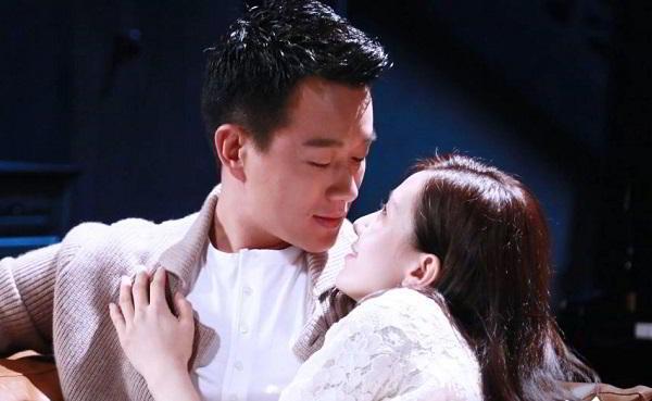 Vợ tức giận phát hiện chồng giấu quỹ đen 30 triệu nhưng khi nhìn mẩu giấy kẹp trong xấp tiền thì cô lập tức đỏ mắt-2