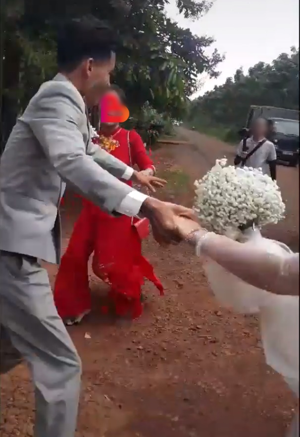 Xôn xao câu chuyện cô dâu mang bầu, mẹ chồng bắt đi vào từ cửa sau trong đám cưới và hành động bất chấp của chú rể-3