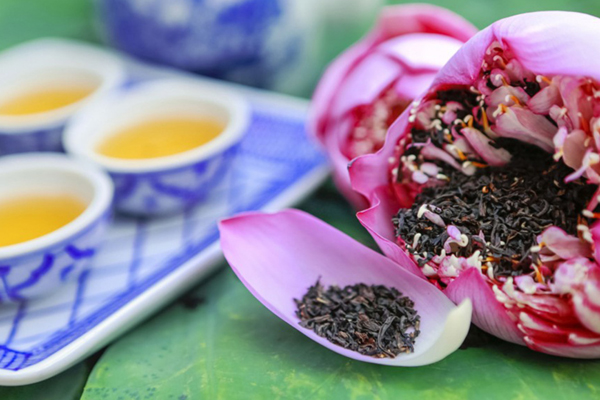 Dịch vụ ăn theo hốt bạc mùa sen nở-4