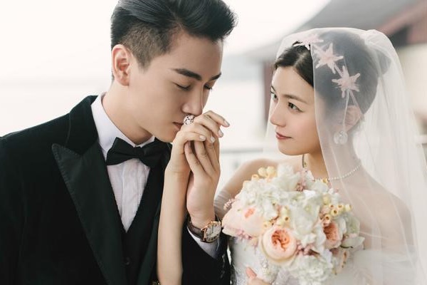 Dọn mâm lên thì cơm còn nguyên gạo nước, chồng ném cả nồi vào thùng rác và màn vùng lên của người vợ quen nhịn nhục-3