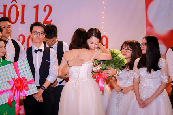 Tại sao Lễ trưởng thành của trường THPT Hồng Hà luôn đặc biệt?-4