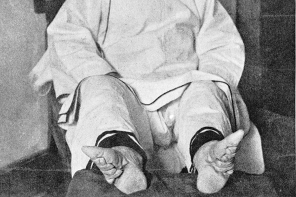 Thấy bao lì xì đỏ rơi trên đường, chàng trai suýt vô tình nhận lời cầu hôn của cô dâu đã chết và tục minh hôn không chỉ có ở Trung Quốc-5