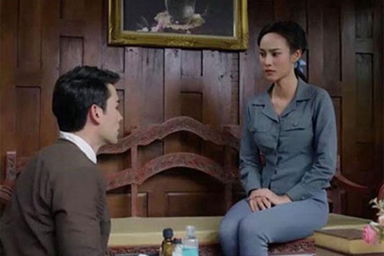 Thẳng tay cho người này 100 triệu, vừa về nhà tôi thấy chồng đang quỳ sẵn