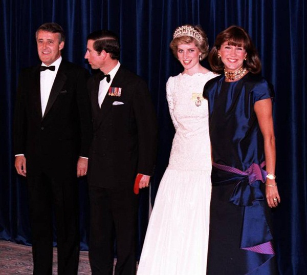 Cộng đồng mạng chia sẻ bức ảnh cũ của Công nương Diana với một người phụ nữ, bằng chứng cho thấy sự toan tính của Meghan Markle-2