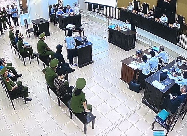 Xét xử vụ giết người, giấu xác trong thùng đổ bê tông: Bị cáo lớn tuổi nhất khai chỉ làm theo con gái, không biết tu luyện là đúng hay sai-7