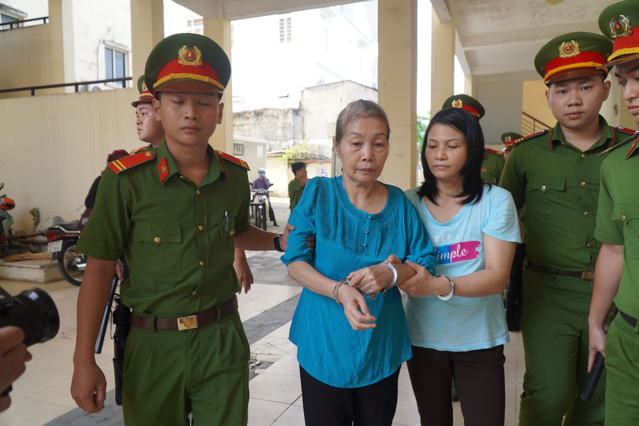 Xét xử vụ giết người, giấu xác trong thùng đổ bê tông: Bị cáo lớn tuổi nhất khai chỉ làm theo con gái, không biết tu luyện là đúng hay sai-5