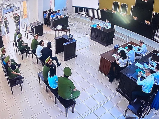 Xét xử vụ giết người, giấu xác trong thùng đổ bê tông: Bị cáo lớn tuổi nhất khai chỉ làm theo con gái, không biết tu luyện là đúng hay sai-4