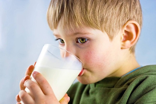 Thực hư việc uống nhiều sữa khiến trẻ thiếu máu-1