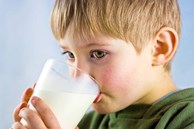 Thực hư việc uống nhiều sữa khiến trẻ thiếu máu