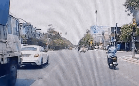 CLIP: Thấy đèn đỏ vẫn phóng vút, nữ ninja tự ngã vào đúng giây phút quyết định-1