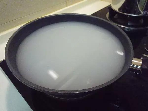 Chảo chống dính cũ cứ cho thứ này vào khi nấu, đảm bảo dùng mấy năm rồi vẫn bền như mới-2