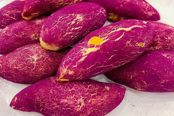 Bánh mì cá sấu khổng lồ gây bão, ngày bán trăm chiếc-3