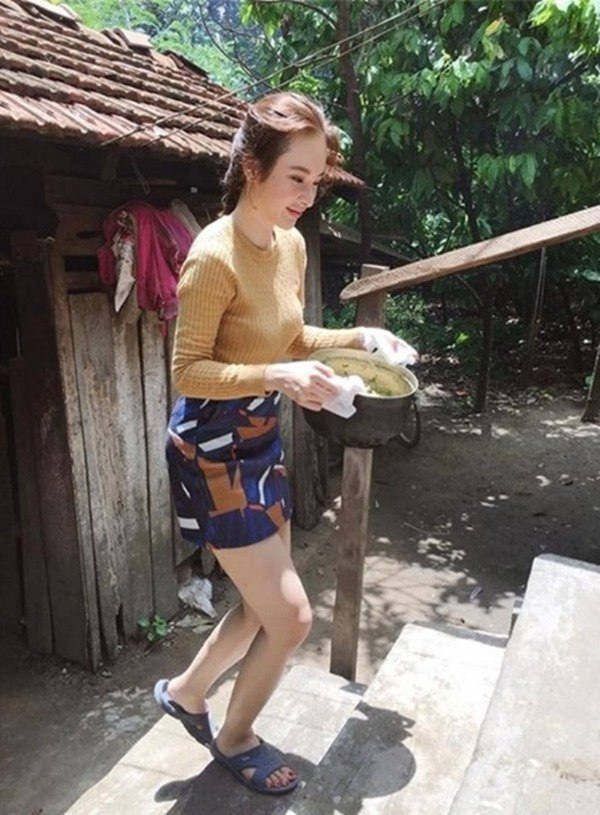 Sở hữu gia tài chục tỷ, nhà ở quê của sao Việt lại khác xa: Nhã Phương bất ngờ nhất!-15