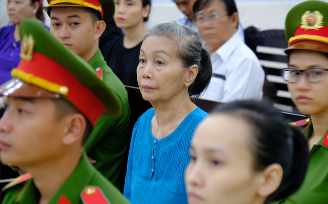 Xét xử vụ giết người, giấu xác trong thùng đổ bê tông: Bị cáo lớn tuổi nhất khai chỉ làm theo con gái, không biết tu luyện là đúng hay sai-3