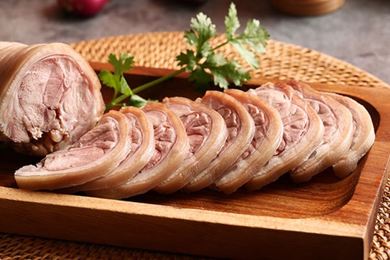 Trời nắng nóng, mẹ Hà Nội nhanh tay làm ngay chân giò bó luộc ngon mát đãi chồng con