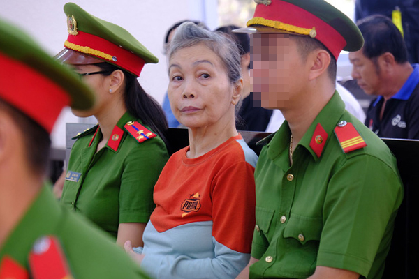 Diễn biến bất ngờ vụ thi thể đổ bê tông: Mẹ nạn nhân lên tiếng cho rằng con mình chưa chết, 4 bị cáo không giết người!?-3