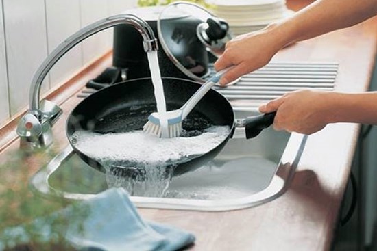 Tuyệt chiêu làm sáng bóng xoong nồi bị cháy đen đơn giản và hiệu quả