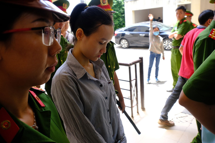 Xét xử vụ giết người, giấu xác trong thùng đổ bê tông: Bị cáo lớn tuổi nhất khai chỉ làm theo con gái, không biết tu luyện là đúng hay sai-2