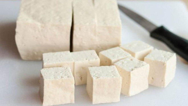 Đậu phụ là món quá quen trong bữa cơm gia đình nhưng khi đi mua đậu cần né ngay 3 loại này-2