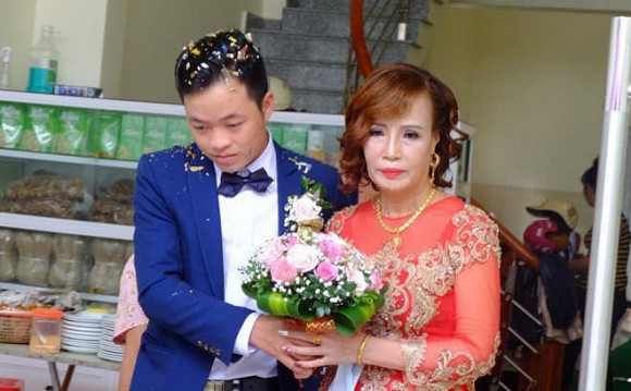 Tỉnh dậy sau ca dao kéo lần thứ N, cô dâu 63 tuổi tiết lộ sợ chết trên bàn mổ-5