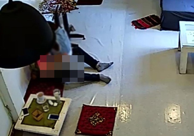 Phẫn nộ hình ảnh cặp đôi thản nhiên mây mưa trước cửa Bưu điện Hà Nội, ngay cạnh hồ Gươm-6