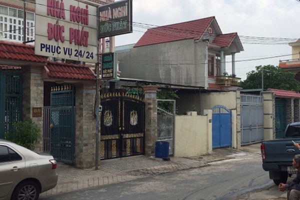 Nhân viên bán vé xe buýt tử vong khi đi bộ sang đường: Nhói lòng cảnh người đầu bạc tiễn kẻ đầu xanh-8