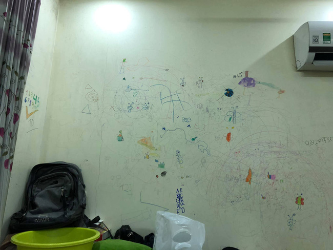 Cho con thoải mái vẽ tranh trừu tượng lên tường, bố mẹ giờ đây chỉ biết khóc thét, lên mạng tìm người cùng cảnh ngộ-6