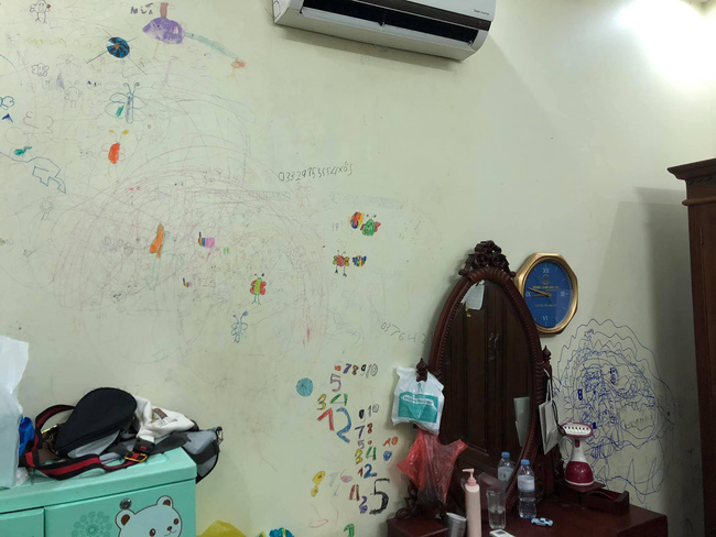 Cho con thoải mái vẽ tranh trừu tượng lên tường, bố mẹ giờ đây chỉ biết khóc thét, lên mạng tìm người cùng cảnh ngộ-7