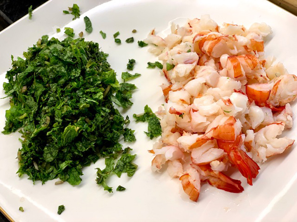 Cuối tuần chế biến món tiết canh tôm hùm đãi cả nhà, thành phẩm độc lạ trong như miếng thạch rau câu-3