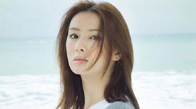 Chồng đột ngột mua 1 gói muối đặt ở đầu giường, vợ hỏi nguyên do thì nhận được câu trả lời khiến cô chết lặng-1