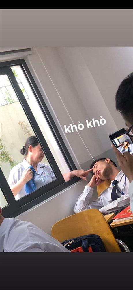 Nam sinh ngủ gật tưởng bị giáo viên chỉ điểm, hóa ra lại là nhân vật này khiến cộng đồng mạng cười ngất-1