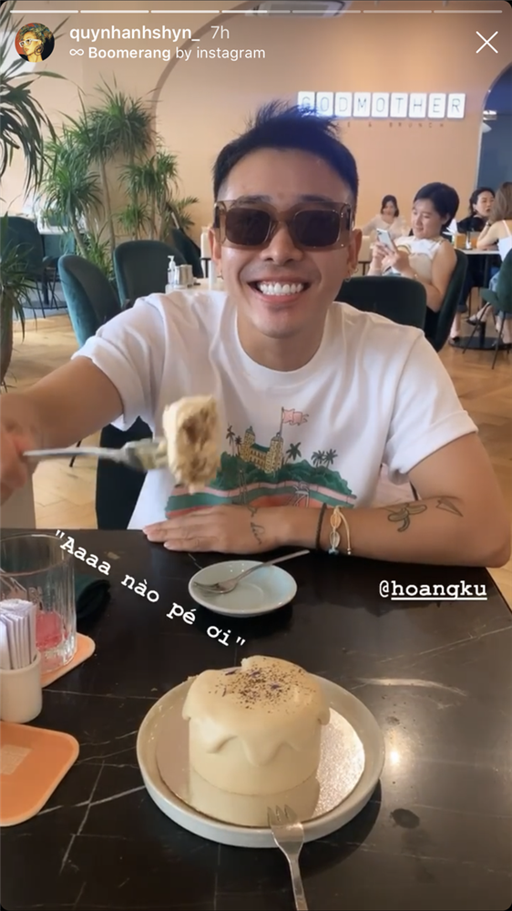 Đáp trả việc Chi Pu lên tiếng về lùm xùm chị em, Quỳnh Anh Shyn vẫn bình thản đi ăn cùng hội bạn thân Salim và Hoàng Ku-1