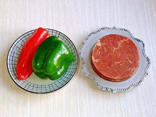 Cuối tuần mẹ làm thịt bò lúc lắc cả nhà ăn hết bát cơm này đến bát khác-1