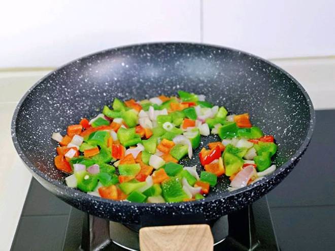 Cuối tuần mẹ làm thịt bò lúc lắc cả nhà ăn hết bát cơm này đến bát khác-4