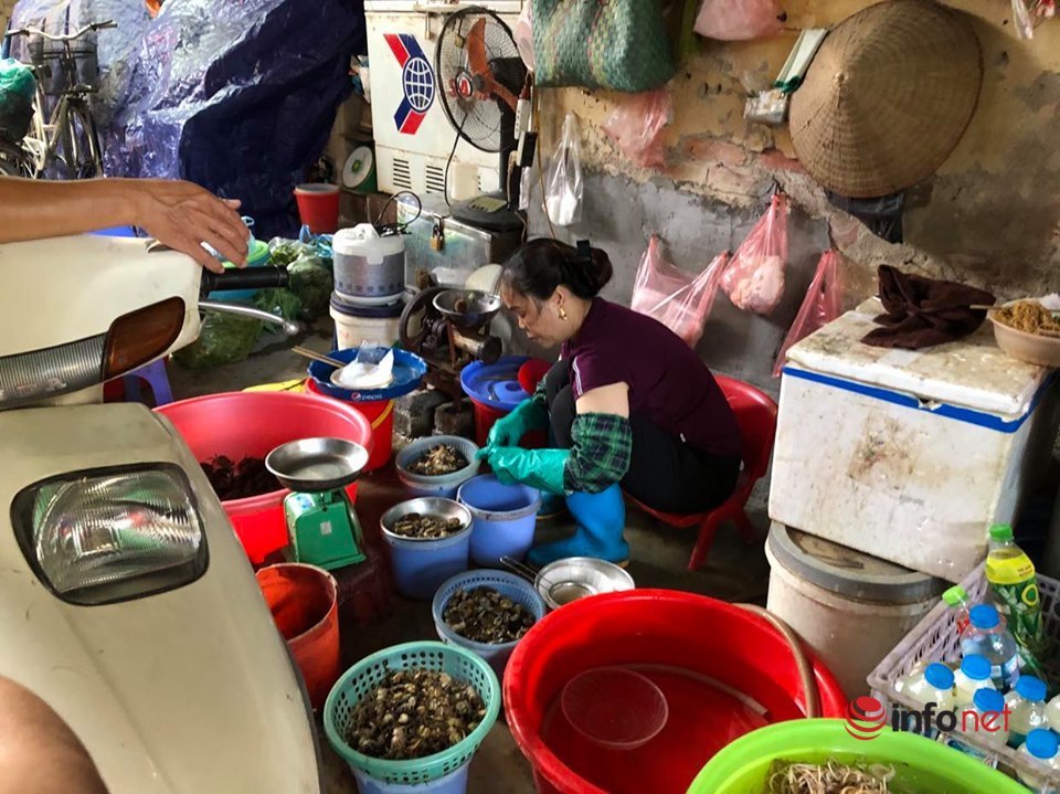 Nắng nóng, nghìn quả dừa bán veo mỗi ngày, thịt lợn không bóng khách-4