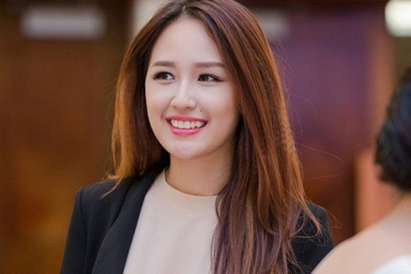 Từng bị stress vì bụng mỡ nay Mai Phương Thúy khiến fans xốn xang vì vòng eo bé tí-10