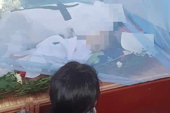 Vụ người mẹ tử vong thương tâm trên đường chở con đi học: Bé trai cũng không qua khỏi