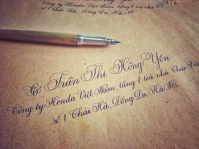 Thầy giáo 9X vẽ hoa phượng đỉnh cao giống y như thật, xem đến ảnh chữ viết càng phục hơn-12