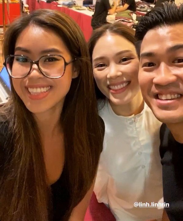 Phillip Nguyễn đưa Linh Rin tậu đồ hiệu rồi lái xe hóng mát: Đúng trend đi con Mẹc dạo Hồ Tây nhưng phiên bản siêu xế!-3