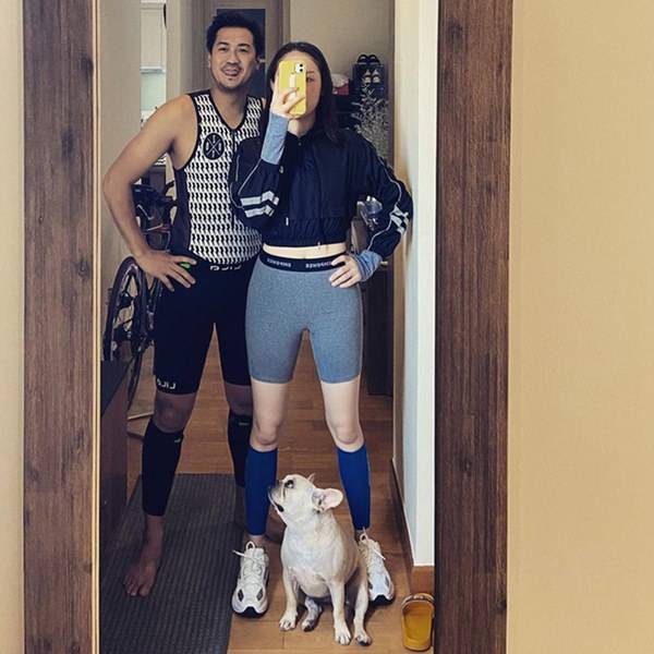 Phillip Nguyễn đưa Linh Rin tậu đồ hiệu rồi lái xe hóng mát: Đúng trend đi con Mẹc dạo Hồ Tây nhưng phiên bản siêu xế!-5