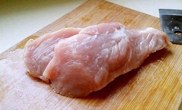 Rửa thịt lợn với nước càng rửa càng bẩn, dùng thứ này đảm bảo sạch bong, tha hồ chế biến-2