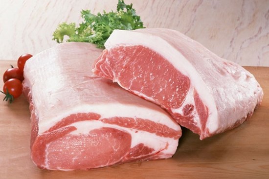 Rửa thịt lợn với nước càng rửa càng bẩn, dùng thứ này đảm bảo sạch bong, tha hồ chế biến
