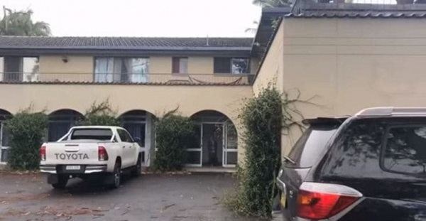 2 mẹ đơn thân sắm nhà bên trời Tây: Phi Nhung kiếm tiền như nước nhưng ở nơi giản dị-6