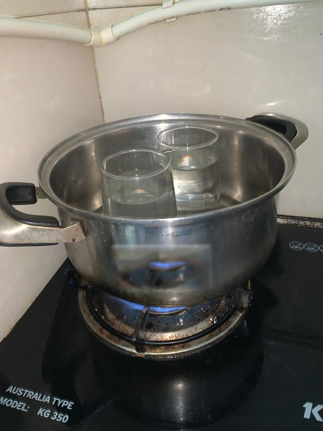 Nhờ bà xã nấu cho bát cháo hành giải cảm, chồng sốc đến độ khỏi luôn bệnh khi thấy món cháo cốc của vợ, còn hội chị em ngán ngẩm: Bị trả về nơi sản xuất chưa?-2