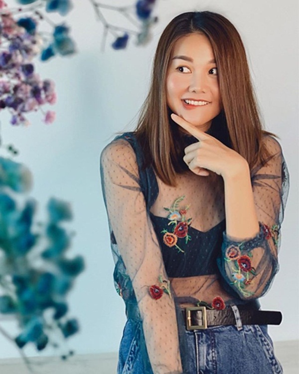 Đi ngược với style công sở thanh lịch, mỹ nhân Vbiz dắt tay nhau khoe nội y nổi bật-10