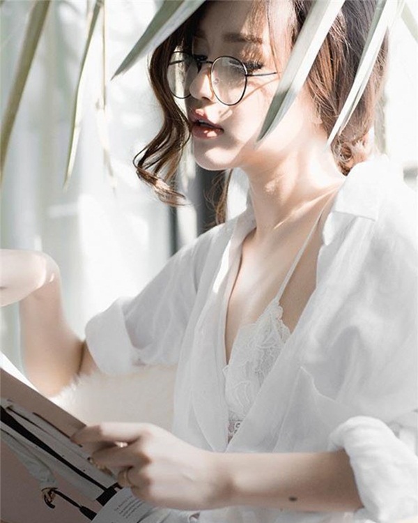 Đi ngược với style công sở thanh lịch, mỹ nhân Vbiz dắt tay nhau khoe nội y nổi bật-9