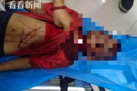 Con trai mất tích, mẹ hốt hoảng kiểm tra camera thang máy thì phát hiện kẻ bắt cóc, hình ảnh đứa trẻ sau khi tìm được vô cùng đau lòng