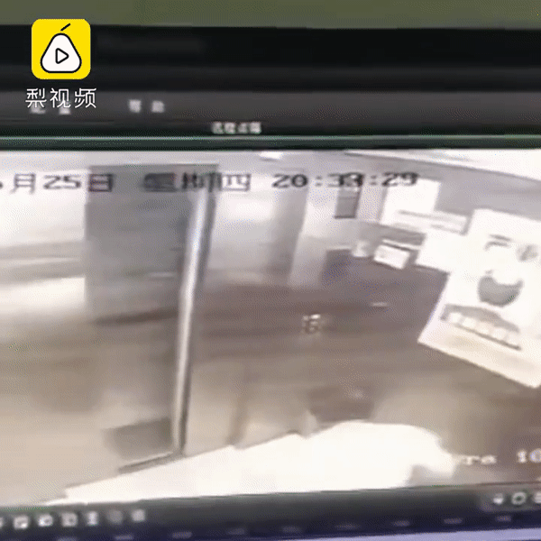 Con trai mất tích, mẹ hốt hoảng kiểm tra camera thang máy thì phát hiện kẻ bắt cóc, hình ảnh đứa trẻ sau khi tìm được vô cùng đau lòng-2