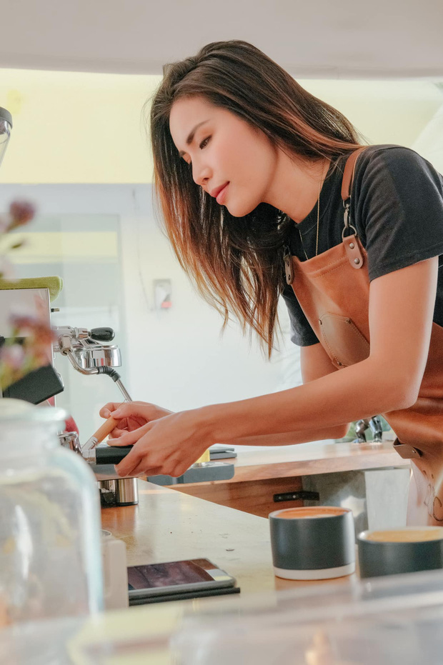 Minh Tú từ chuyến công tác 4 ngày hóa 6 tháng mắc kẹt tại Bali: Chỉ uống cafe gói, không dám nhận hỗ trợ từ fan quốc tế-9