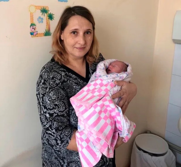 Mang thai 33 tuần mà không hay biết, nhưng bất ngờ hơn là em bé không hề nằm trong tử cung của mẹ-2